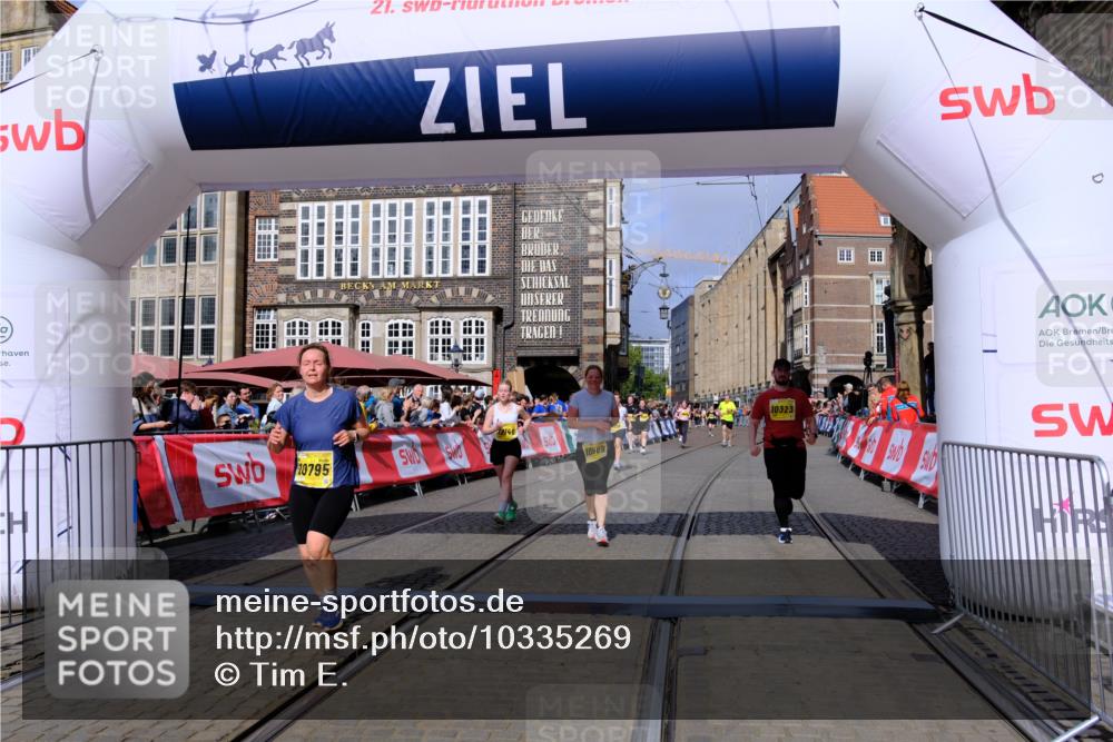 13.09.2026 - 21. swb-Marathon Bremen Tim E. http://msf.ph/oto/10335269 13.09.2026 11:06:57 Ziel 10323, 10654, 10795, 10849, 10989, 11021, 11066, 11240, 11370, 12124, 12146, 12219, 12249, 12485 meine-sportfotos.de