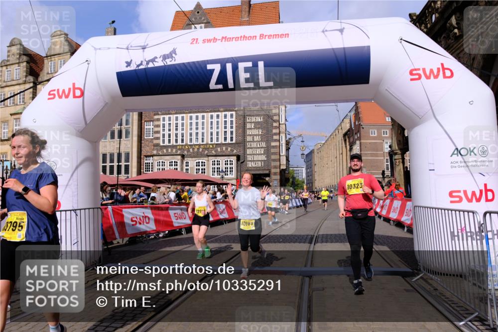 13.09.2026 - 21. swb-Marathon Bremen Tim E. http://msf.ph/oto/10335291 13.09.2026 11:06:58 Ziel 10323, 10654, 10795, 10849, 10989, 11021, 11066, 11240, 11370, 12124, 12146, 12219, 12249, 12485 meine-sportfotos.de