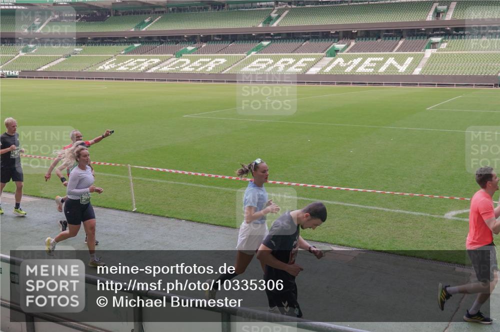 13.09.2026 - 21. swb-Marathon Bremen Michael Burmester http://msf.ph/oto/10335306 13.09.2026 13:09:56 Laufen im Stadion 164, 383, 391, 448, 532, 549, 563, 625, 813, 869, 898, 1025, 1072, 1124, 1150, 1180, 1398, 1738, 1855, 1867, 1880, 1894, 1967, 2202, 2208, 2232, 2243, 2268, 2284, 2333, 2339, 2342, 2380, 2413, 2429, 2432, 2441, 2467, 2471, 2525, 2530, 2553, 2573, 2594, 2654, 2682, 2692, 2714, 2717, 2785, 2819, 2823, 2841, 2897, 2920, 2930, 2931, 2932, 2941, 3032, 3063, 3086, 3089, 3122, 3208, 3291, 3316, 3333, 3370, 3398, 3410, 3437, 3470, 3707, 3769, 3857, 109 meine-sportfotos.de
