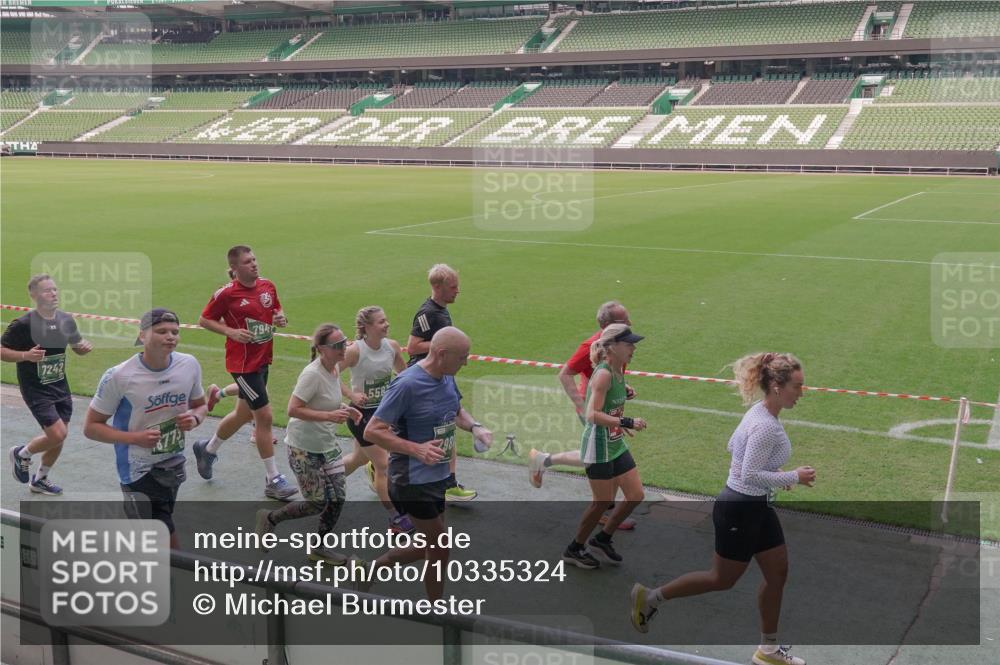 13.09.2026 - 21. swb-Marathon Bremen Michael Burmester http://msf.ph/oto/10335324 13.09.2026 13:09:58 Laufen im Stadion 164, 383, 391, 448, 532, 549, 563, 581, 625, 813, 869, 898, 1025, 1072, 1124, 1150, 1180, 1398, 1738, 1855, 1867, 1880, 1894, 1967, 2202, 2208, 2232, 2243, 2268, 2284, 2333, 2339, 2342, 2380, 2413, 2429, 2432, 2441, 2467, 2471, 2525, 2530, 2553, 2573, 2594, 2654, 2682, 2692, 2714, 2717, 2785, 2819, 2823, 2841, 2897, 2920, 2930, 2931, 2932, 2941, 3032, 3063, 3086, 3089, 3122, 3208, 3291, 3316, 3333, 3370, 3398, 3410, 3437, 3470, 3707, 3769, 3857, 109 meine-sportfotos.de