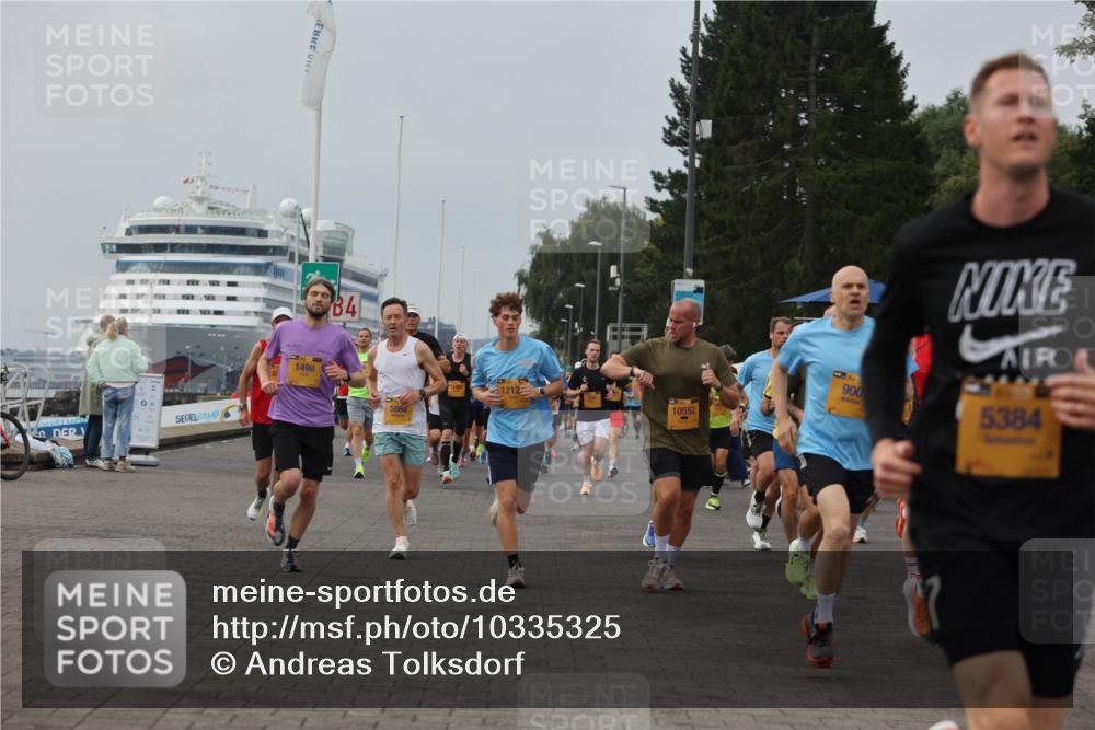 13.09.2026 - Kiel Lauf Andreas Tolksdorf http://msf.ph/oto/10335325 13.09.2026 09:53:01 Kiellinie 1498, 84, 5864, 1212, 10552, 10, 900, 5384 meine-sportfotos.de