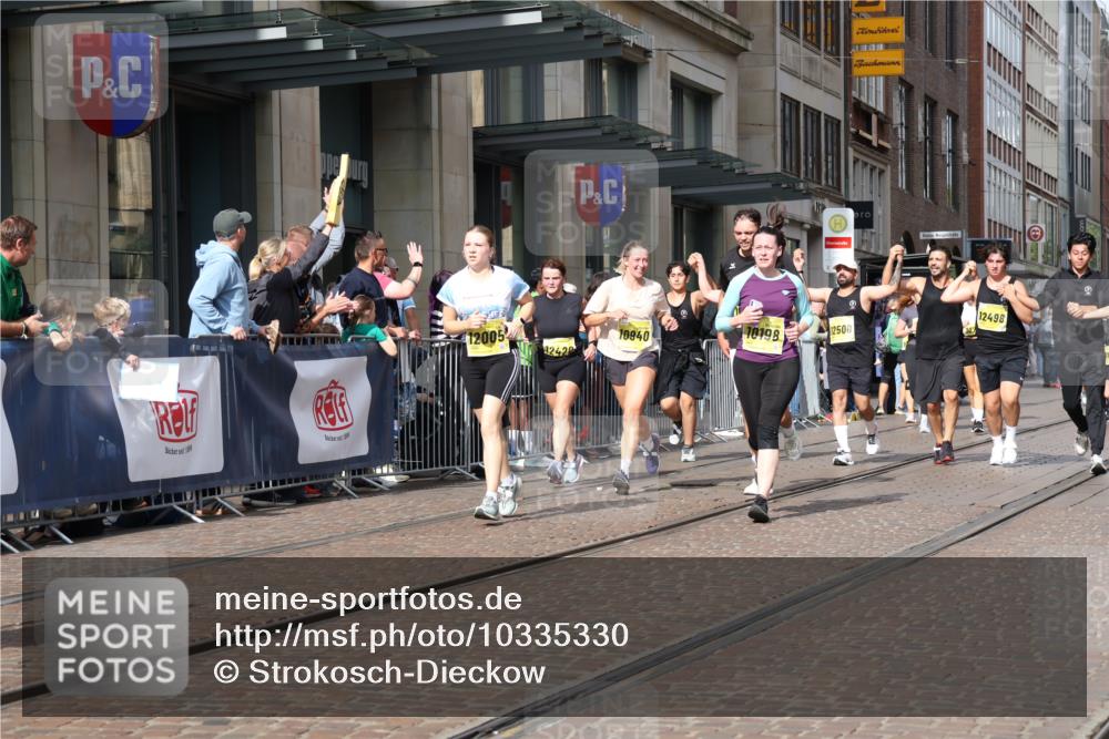 13.09.2026 - 21. swb-Marathon Bremen Strokosch-Dieckow http://msf.ph/oto/10335330 13.09.2026 11:04:36 Ziel 10198, 10283, 10315, 10465, 10481, 10729, 10741, 10850, 10855, 10856, 10940, 10975, 11006, 11133, 11272, 11366, 11395, 11518, 11705, 11757, 11939, 12002, 12005, 12064, 12235, 12420, 12493, 12495, 12498, 12500, 12502, 12522, 12563, 10160, 10182, 10245, 10526, 10613, 10711, 10755, 10877, 11114, 11214, 11215, 11248, 11336, 11364, 11410, 11592, 11720, 11740, 11761, 11991, 12009, 12929 meine-sportfotos.de