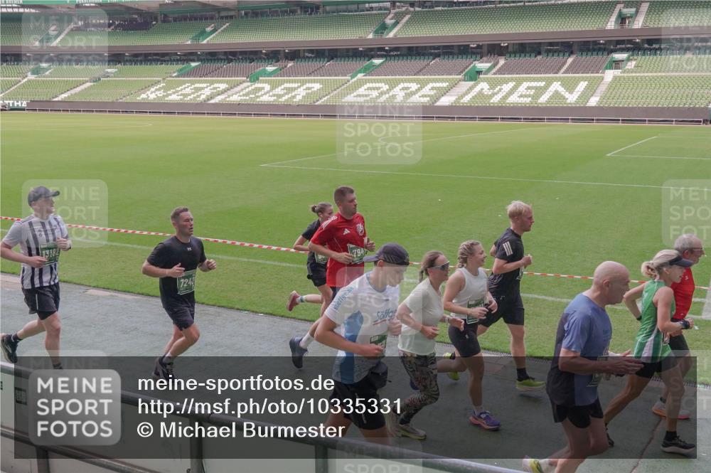 13.09.2026 - 21. swb-Marathon Bremen Michael Burmester http://msf.ph/oto/10335331 13.09.2026 13:09:58 Laufen im Stadion 164, 383, 391, 448, 532, 549, 563, 581, 625, 813, 869, 898, 1025, 1072, 1124, 1150, 1180, 1398, 1738, 1855, 1867, 1880, 1894, 1967, 2202, 2208, 2232, 2243, 2268, 2284, 2333, 2339, 2342, 2380, 2413, 2429, 2432, 2441, 2467, 2471, 2525, 2530, 2553, 2573, 2594, 2654, 2682, 2692, 2714, 2717, 2785, 2819, 2823, 2841, 2897, 2920, 2930, 2931, 2932, 2941, 3032, 3063, 3086, 3089, 3122, 3208, 3291, 3316, 3333, 3370, 3398, 3410, 3437, 3470, 3707, 3769, 3857, 109 meine-sportfotos.de