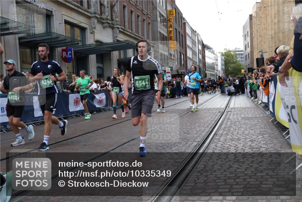 13.09.2026 - 21. swb-Marathon Bremen Strokosch-Dieckow http://msf.ph/oto/10335349 13.09.2026 13:24:47 Ziel 972, 1080, 1119, 1166, 1264, 1436, 1448, 2322, 2761, 3105, 3187, 4091, 4113, 4459, 4507, 4918, 4973, 6079, 6360, 6544, 6943, 7306, 7326, 7409, 7854, 8245, 8853, 9036, 9073, 9152, 9360, 9493, 13088, 282, 789, 790, 1516, 1582, 2280, 3015, 3375, 3524, 3994, 4198, 4262, 4277, 5328, 5572, 5664, 5668, 5669, 5953, 6080, 6626, 6807, 7568, 8310, 8636, 8784, 8853, 8881, 9264, 9541, 9676, 10069, 10071, 10097, 10103 meine-sportfotos.de