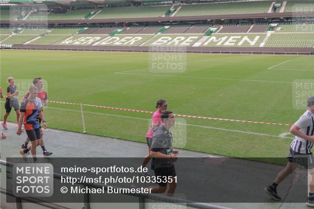 13.09.2026 - 21. swb-Marathon Bremen Michael Burmester http://msf.ph/oto/10335351 13.09.2026 13:10:01 Laufen im Stadion 164, 373, 383, 391, 448, 532, 549, 563, 581, 625, 813, 869, 898, 1025, 1072, 1150, 1180, 1398, 1738, 1855, 1867, 1880, 1894, 1967, 2202, 2208, 2232, 2243, 2268, 2284, 2333, 2339, 2342, 2380, 2413, 2429, 2432, 2441, 2467, 2471, 2525, 2530, 2553, 2573, 2594, 2654, 2682, 2692, 2714, 2717, 2785, 2819, 2823, 2841, 2920, 2931, 2932, 2941, 3032, 3063, 3086, 3089, 3122, 3174, 3208, 3291, 3316, 3333, 3370, 3398, 3410, 3437, 3470, 3707, 3769, 3857, 109 meine-sportfotos.de