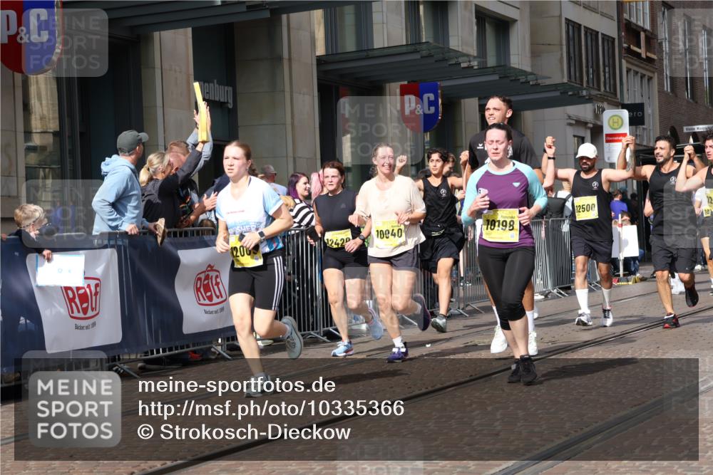 13.09.2026 - 21. swb-Marathon Bremen Strokosch-Dieckow http://msf.ph/oto/10335366 13.09.2026 11:04:36 Ziel 10198, 10283, 10315, 10465, 10481, 10729, 10741, 10850, 10855, 10856, 10940, 10975, 11006, 11133, 11272, 11366, 11395, 11518, 11705, 11757, 11939, 12002, 12005, 12064, 12235, 12420, 12493, 12495, 12498, 12500, 12502, 12522, 12563, 10160, 10182, 10245, 10526, 10613, 10711, 10755, 10877, 11114, 11214, 11215, 11248, 11336, 11364, 11410, 11592, 11720, 11740, 11761, 11991, 12009, 12929 meine-sportfotos.de