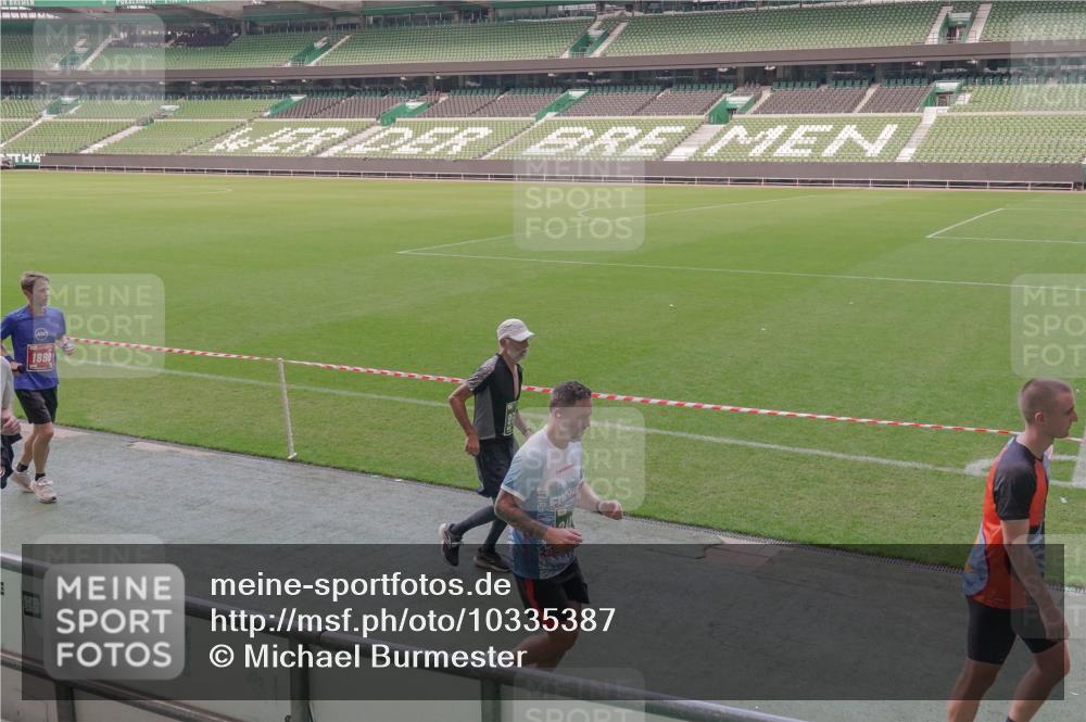 13.09.2026 - 21. swb-Marathon Bremen Michael Burmester http://msf.ph/oto/10335387 13.09.2026 13:10:04 Laufen im Stadion 164, 373, 383, 391, 448, 532, 549, 563, 581, 625, 813, 869, 898, 1025, 1072, 1150, 1180, 1398, 1738, 1855, 1867, 1880, 1894, 1967, 2202, 2208, 2232, 2243, 2268, 2284, 2333, 2339, 2342, 2380, 2413, 2429, 2432, 2441, 2471, 2525, 2530, 2553, 2573, 2594, 2654, 2682, 2692, 2714, 2717, 2784, 2785, 2819, 2823, 2841, 2920, 2931, 2932, 2941, 3026, 3032, 3063, 3086, 3089, 3122, 3174, 3207, 3208, 3291, 3316, 3333, 3370, 3398, 3410, 3437, 3470, 3707, 3769, 3857, 109 meine-sportfotos.de