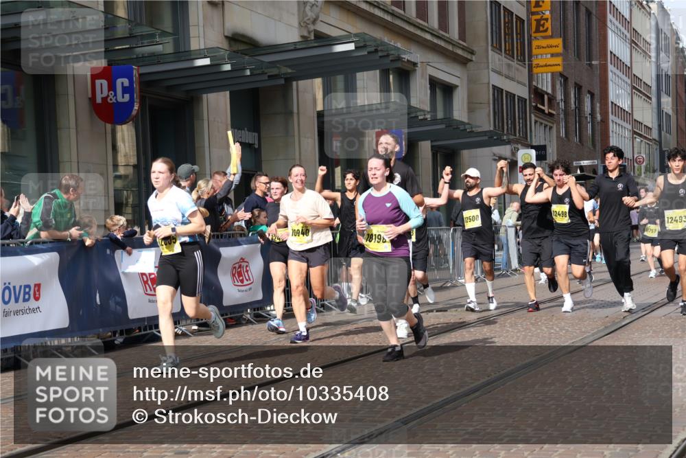 13.09.2026 - 21. swb-Marathon Bremen Strokosch-Dieckow http://msf.ph/oto/10335408 13.09.2026 11:04:37 Ziel 10198, 10283, 10315, 10465, 10481, 10729, 10741, 10850, 10855, 10856, 10940, 10975, 11006, 11133, 11272, 11366, 11395, 11518, 11705, 11757, 11939, 12002, 12005, 12064, 12099, 12235, 12420, 12493, 12495, 12498, 12500, 12502, 12522, 12563, 10160, 10245, 10481, 10526, 10613, 10711, 10755, 10877, 11114, 11214, 11215, 11248, 11364, 11410, 11592, 11720, 11740, 11761, 11991, 12009, 12929 meine-sportfotos.de