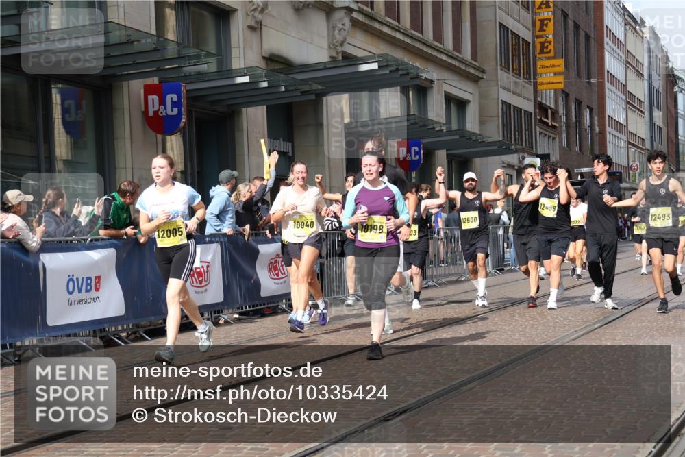 13.09.2026 - 21. swb-Marathon Bremen Strokosch-Dieckow http://msf.ph/oto/10335424 13.09.2026 11:04:37 Ziel 10198, 10283, 10315, 10465, 10481, 10729, 10741, 10850, 10855, 10856, 10940, 10975, 11006, 11133, 11272, 11366, 11395, 11518, 11705, 11757, 11939, 12002, 12005, 12064, 12099, 12235, 12420, 12493, 12495, 12498, 12500, 12502, 12522, 12563, 10160, 10245, 10481, 10526, 10613, 10711, 10755, 10877, 11114, 11214, 11215, 11248, 11364, 11410, 11592, 11720, 11740, 11761, 11991, 12009, 12929 meine-sportfotos.de