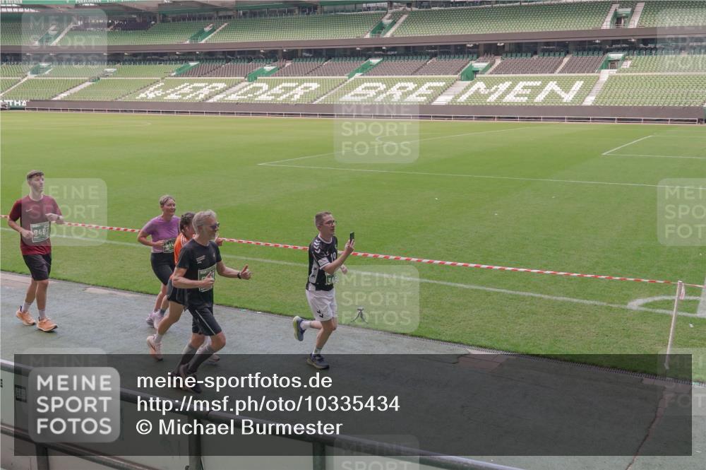 13.09.2026 - 21. swb-Marathon Bremen Michael Burmester http://msf.ph/oto/10335434 13.09.2026 13:10:12 Laufen im Stadion 164, 373, 383, 391, 448, 532, 549, 563, 581, 625, 813, 869, 898, 984, 1072, 1150, 1180, 1398, 1738, 1855, 1867, 1880, 1894, 1967, 2202, 2208, 2232, 2243, 2268, 2284, 2333, 2339, 2342, 2413, 2429, 2432, 2441, 2471, 2525, 2530, 2531, 2553, 2573, 2594, 2654, 2682, 2692, 2714, 2717, 2784, 2785, 2819, 2920, 2931, 2932, 2941, 3026, 3032, 3063, 3086, 3089, 3122, 3174, 3207, 3208, 3291, 3316, 3333, 3370, 3398, 3409, 3410, 3437, 3470, 3707, 3769, 3857, 109 meine-sportfotos.de