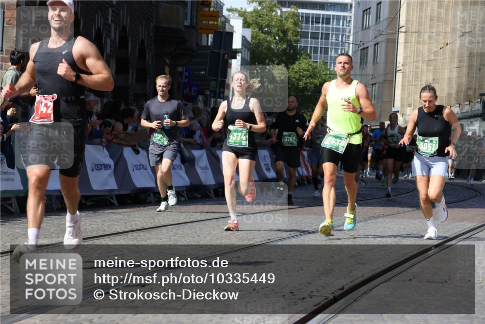 13.09.2026 - 21. swb-Marathon Bremen Strokosch-Dieckow http://msf.ph/oto/10335449 13.09.2026 13:17:46 Ziel 560, 842, 2008, 3148, 4171, 5041, 5550, 6095, 6734, 6803, 7901, 8100, 8250, 8253, 8446, 8532, 8714, 9075, 948, 1631, 1797, 2001, 2634, 3051, 3192, 4286, 4374, 5530, 5935, 6290, 8805, 8869, 9595, 9596, 9837, 13041 meine-sportfotos.de