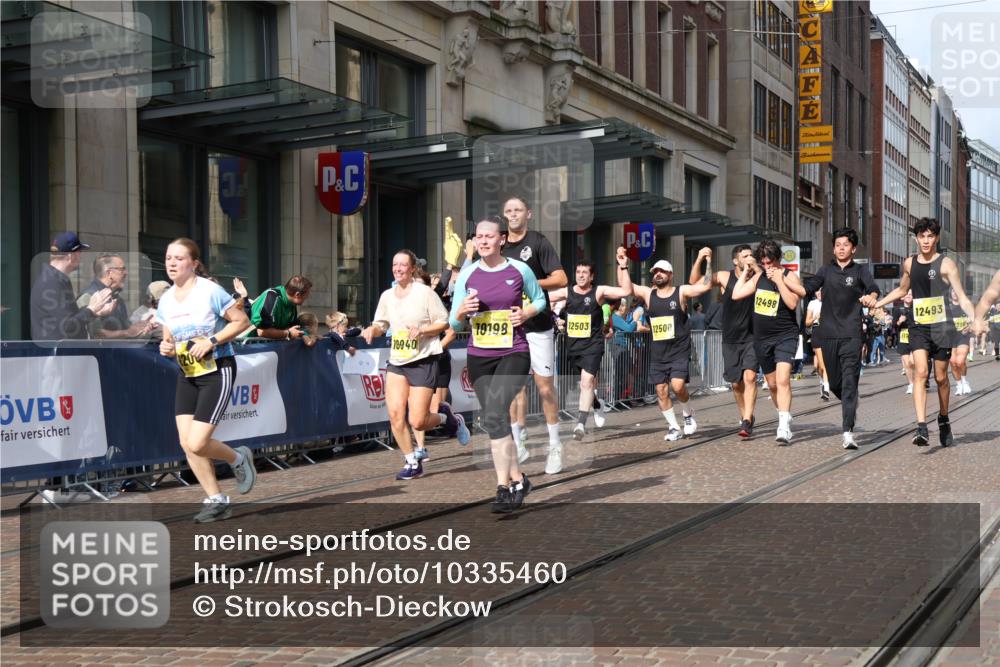 13.09.2026 - 21. swb-Marathon Bremen Strokosch-Dieckow http://msf.ph/oto/10335460 13.09.2026 11:04:38 Ziel 10198, 10283, 10315, 10370, 10465, 10718, 10729, 10741, 10850, 10855, 10856, 10940, 10975, 11006, 11133, 11272, 11281, 11366, 11395, 11518, 11705, 11757, 11939, 12002, 12005, 12064, 12099, 12235, 12420, 12493, 12495, 12498, 12500, 12502, 12522, 12563, 10160, 10245, 10481, 10526, 10613, 10711, 10755, 10877, 11114, 11214, 11215, 11248, 11364, 11410, 11592, 11720, 11740, 11761, 11991, 12009, 12929 meine-sportfotos.de