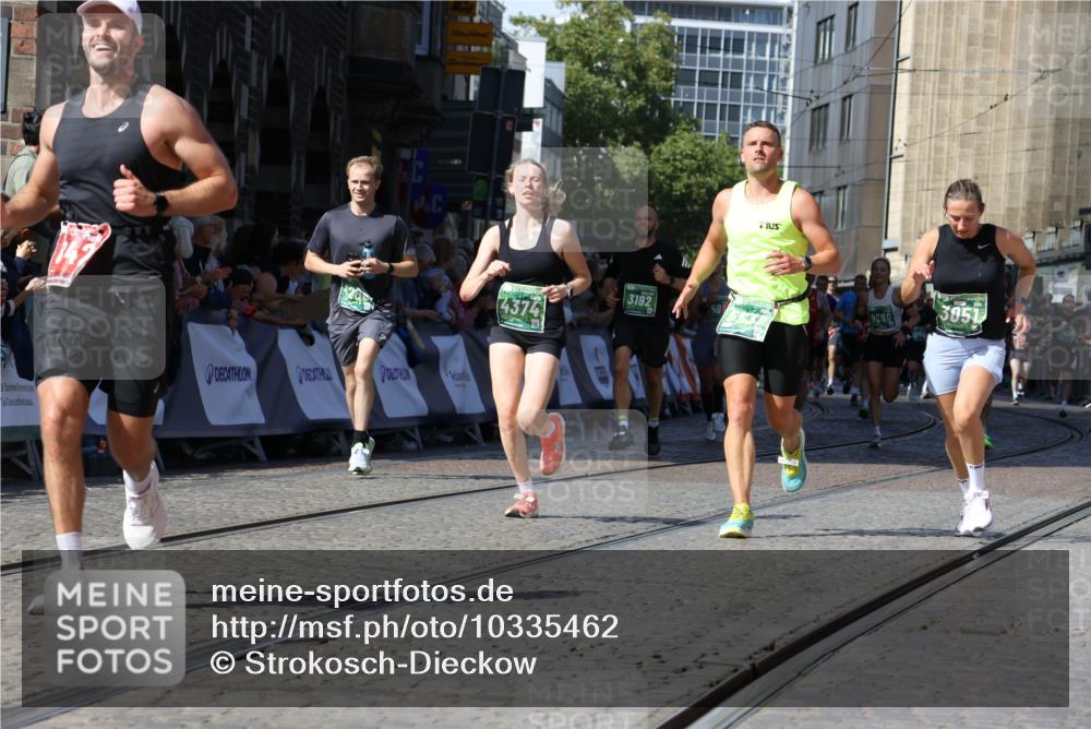 13.09.2026 - 21. swb-Marathon Bremen Strokosch-Dieckow http://msf.ph/oto/10335462 13.09.2026 13:17:46 Ziel 560, 842, 2008, 3148, 4171, 5041, 5550, 6095, 6734, 6803, 7901, 8100, 8250, 8253, 8446, 8532, 8714, 9075, 948, 1631, 1797, 2001, 2634, 3051, 3192, 4286, 4374, 5530, 5935, 6290, 8805, 8869, 9595, 9596, 9837, 13041 meine-sportfotos.de