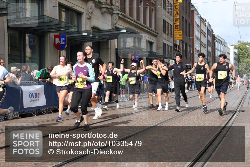 13.09.2026 - 21. swb-Marathon Bremen Strokosch-Dieckow http://msf.ph/oto/10335479 13.09.2026 11:04:38 Ziel 10198, 10283, 10315, 10370, 10465, 10718, 10729, 10741, 10850, 10855, 10856, 10940, 10975, 11006, 11133, 11272, 11281, 11366, 11395, 11518, 11705, 11757, 11939, 12002, 12005, 12064, 12099, 12235, 12420, 12493, 12495, 12498, 12500, 12502, 12522, 12563, 10160, 10245, 10481, 10526, 10613, 10711, 10755, 10877, 11114, 11214, 11215, 11248, 11364, 11410, 11592, 11720, 11740, 11761, 11991, 12009, 12929 meine-sportfotos.de