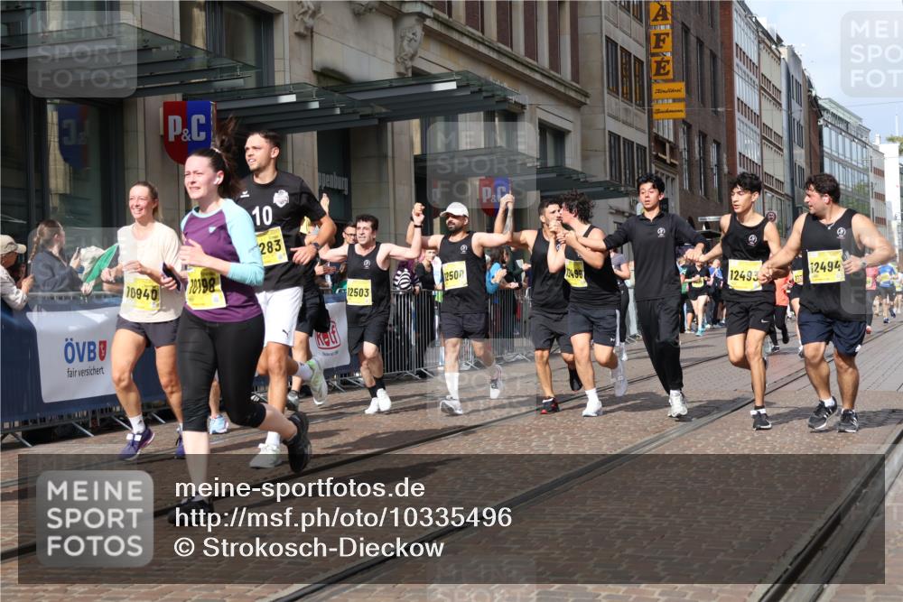 13.09.2026 - 21. swb-Marathon Bremen Strokosch-Dieckow http://msf.ph/oto/10335496 13.09.2026 11:04:38 Ziel 10198, 10283, 10315, 10370, 10465, 10718, 10729, 10741, 10850, 10855, 10856, 10940, 10975, 11006, 11133, 11272, 11281, 11366, 11395, 11518, 11705, 11757, 11939, 12002, 12005, 12064, 12099, 12235, 12420, 12493, 12495, 12498, 12500, 12502, 12522, 12563, 10160, 10245, 10481, 10526, 10613, 10711, 10755, 10877, 11114, 11214, 11215, 11248, 11364, 11410, 11592, 11720, 11740, 11761, 11991, 12009, 12929 meine-sportfotos.de