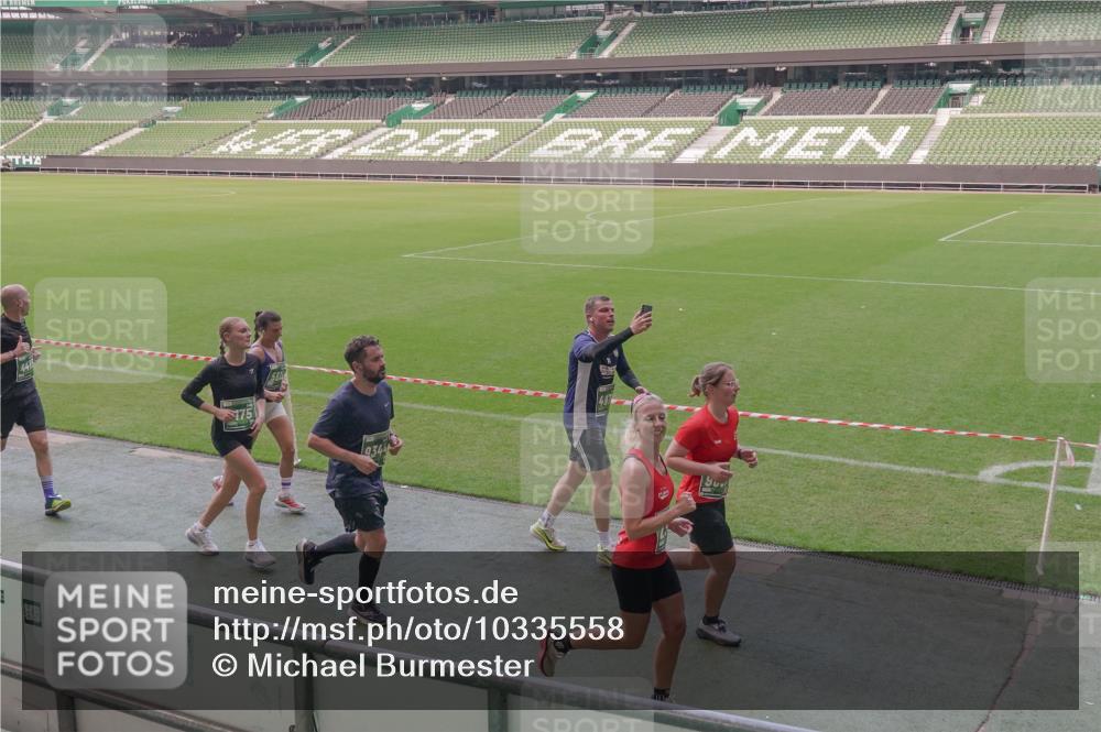 13.09.2026 - 21. swb-Marathon Bremen Michael Burmester http://msf.ph/oto/10335558 13.09.2026 13:10:26 Laufen im Stadion 164, 373, 383, 391, 448, 532, 549, 563, 581, 625, 813, 869, 898, 984, 1072, 1180, 1738, 1855, 1867, 1894, 1967, 2202, 2208, 2232, 2243, 2268, 2284, 2330, 2333, 2339, 2342, 2429, 2432, 2441, 2443, 2471, 2525, 2530, 2531, 2553, 2573, 2589, 2594, 2654, 2669, 2682, 2714, 2717, 2784, 2785, 2819, 2836, 2920, 2931, 2932, 2941, 3026, 3032, 3063, 3086, 3089, 3122, 3174, 3207, 3208, 3291, 3316, 3333, 3370, 3398, 3409, 3410, 3437, 3470, 3549, 3707, 3769, 3857, 109 meine-sportfotos.de