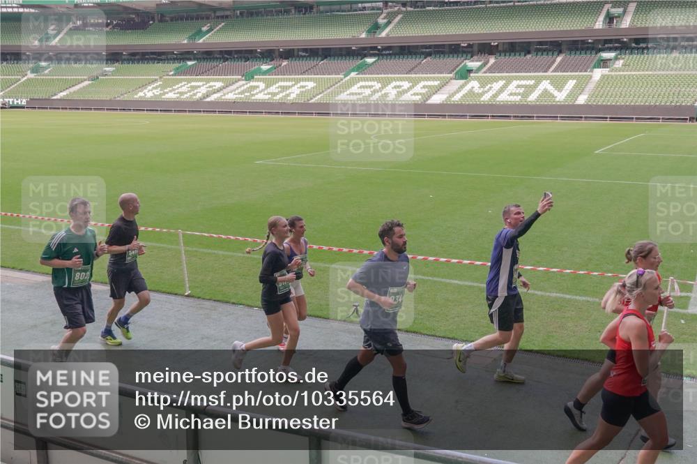13.09.2026 - 21. swb-Marathon Bremen Michael Burmester http://msf.ph/oto/10335564 13.09.2026 13:10:26 Laufen im Stadion 164, 373, 383, 391, 448, 532, 549, 563, 581, 625, 813, 869, 898, 984, 1072, 1180, 1738, 1855, 1867, 1894, 1967, 2202, 2208, 2232, 2243, 2268, 2284, 2330, 2333, 2339, 2342, 2429, 2432, 2441, 2443, 2471, 2525, 2530, 2531, 2553, 2573, 2589, 2594, 2654, 2669, 2682, 2714, 2717, 2784, 2785, 2819, 2836, 2920, 2931, 2932, 2941, 3026, 3032, 3063, 3086, 3089, 3122, 3174, 3207, 3208, 3291, 3316, 3333, 3370, 3398, 3409, 3410, 3437, 3470, 3549, 3707, 3769, 3857, 109 meine-sportfotos.de
