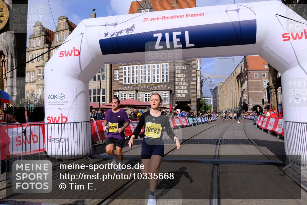 13.09.2026 - 21. swb-Marathon Bremen Tim E. http://msf.ph/oto/10335668 13.09.2026 11:07:08 Ziel 10323, 10378, 10663, 10795, 10989, 11066, 11257, 11370, 12124, 12146, 12219, 12249 meine-sportfotos.de