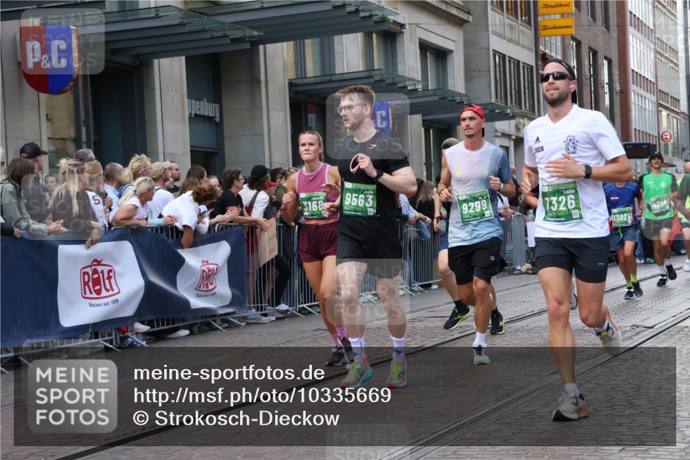 13.09.2026 - 21. swb-Marathon Bremen Strokosch-Dieckow http://msf.ph/oto/10335669 13.09.2026 13:25:01 Ziel 260, 1080, 1119, 1166, 1436, 1448, 1650, 1658, 2046, 2322, 3105, 3168, 3187, 4294, 4459, 4918, 5814, 6113, 6380, 7252, 7306, 7326, 8245, 8357, 8695, 8769, 9036, 9073, 9299, 9360, 9460, 9468, 9493, 9563, 13025, 13088, 282, 972, 1080, 1264, 1516, 2280, 2322, 2761, 3015, 4091, 4113, 4198, 4262, 4277, 4507, 4918, 4973, 5328, 5664, 6079, 6360, 6544, 6626, 6807, 6943, 7409, 7854, 8245, 8853, 9152, 9541, 10103 meine-sportfotos.de