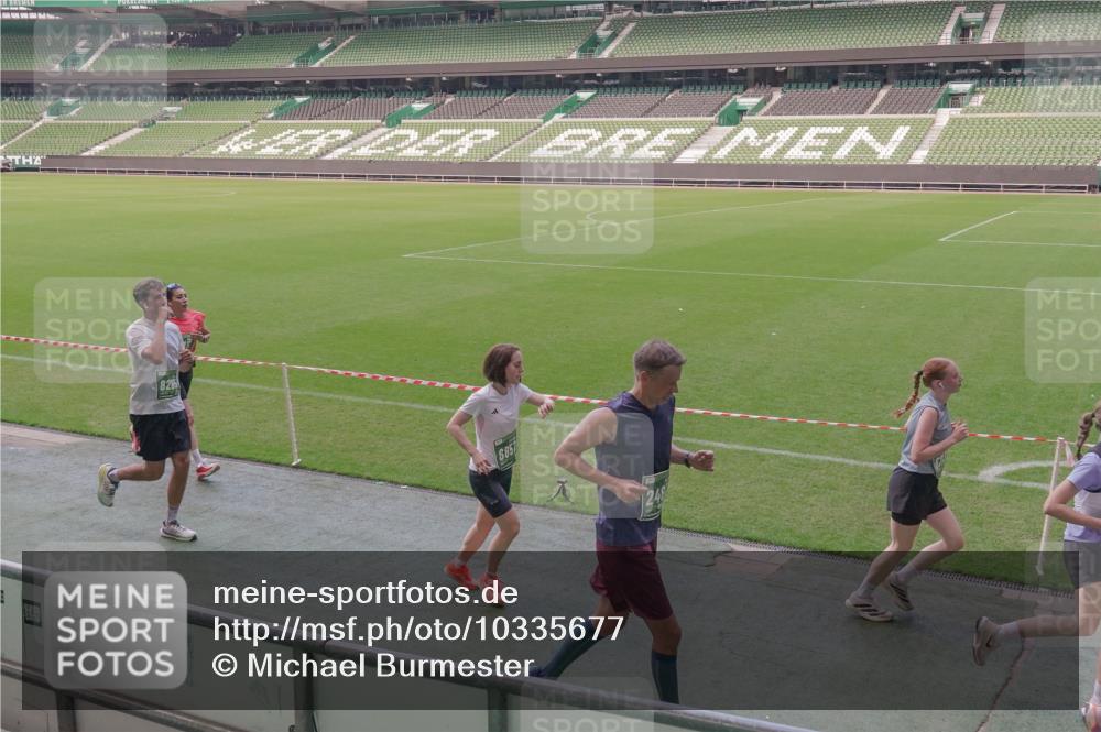 13.09.2026 - 21. swb-Marathon Bremen Michael Burmester http://msf.ph/oto/10335677 13.09.2026 13:10:38 Laufen im Stadion 164, 265, 373, 383, 391, 448, 532, 563, 581, 813, 869, 898, 984, 1072, 1180, 1738, 1855, 1867, 1894, 1952, 1967, 2202, 2208, 2232, 2268, 2284, 2299, 2330, 2333, 2339, 2342, 2432, 2443, 2471, 2525, 2530, 2531, 2553, 2573, 2589, 2594, 2654, 2669, 2682, 2714, 2717, 2784, 2785, 2819, 2836, 2920, 2931, 2932, 3026, 3032, 3063, 3086, 3089, 3122, 3159, 3174, 3207, 3208, 3291, 3316, 3333, 3352, 3370, 3398, 3409, 3410, 3437, 3470, 3549, 3707, 3769, 3857, 109 meine-sportfotos.de