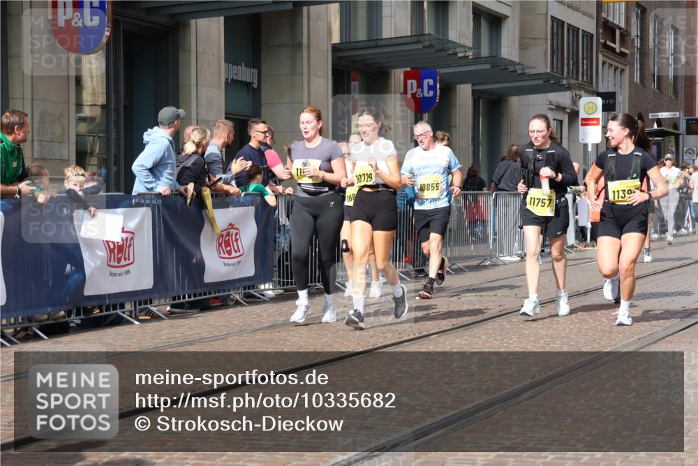 13.09.2026 - 21. swb-Marathon Bremen Strokosch-Dieckow http://msf.ph/oto/10335682 13.09.2026 11:04:41 Ziel 10198, 10283, 10315, 10370, 10465, 10718, 10729, 10741, 10800, 10850, 10855, 10856, 10940, 10975, 11006, 11105, 11133, 11272, 11281, 11395, 11518, 11584, 11722, 11757, 11900, 11939, 12002, 12005, 12064, 12099, 12235, 12335, 12420, 12493, 12495, 12498, 12500, 12502, 12522, 12563, 10160, 10245, 10283, 10481, 10526, 10711, 10755, 10877, 11114, 11214, 11215, 11248, 11364, 11366, 11410, 11592, 11705, 11740, 11761, 11991, 12009, 12929 meine-sportfotos.de