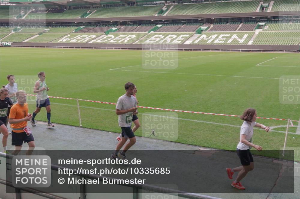 13.09.2026 - 21. swb-Marathon Bremen Michael Burmester http://msf.ph/oto/10335685 13.09.2026 13:10:39 Laufen im Stadion 164, 265, 373, 383, 391, 448, 532, 563, 581, 869, 898, 984, 1072, 1180, 1738, 1855, 1867, 1894, 1952, 1967, 2202, 2232, 2268, 2284, 2299, 2330, 2333, 2339, 2342, 2432, 2443, 2471, 2525, 2530, 2531, 2553, 2573, 2589, 2594, 2654, 2669, 2682, 2714, 2717, 2784, 2785, 2819, 2836, 2920, 2931, 2932, 3026, 3032, 3063, 3086, 3089, 3122, 3159, 3174, 3207, 3208, 3291, 3316, 3333, 3352, 3370, 3398, 3409, 3410, 3437, 3470, 3549, 3707, 3769, 3857, 109 meine-sportfotos.de