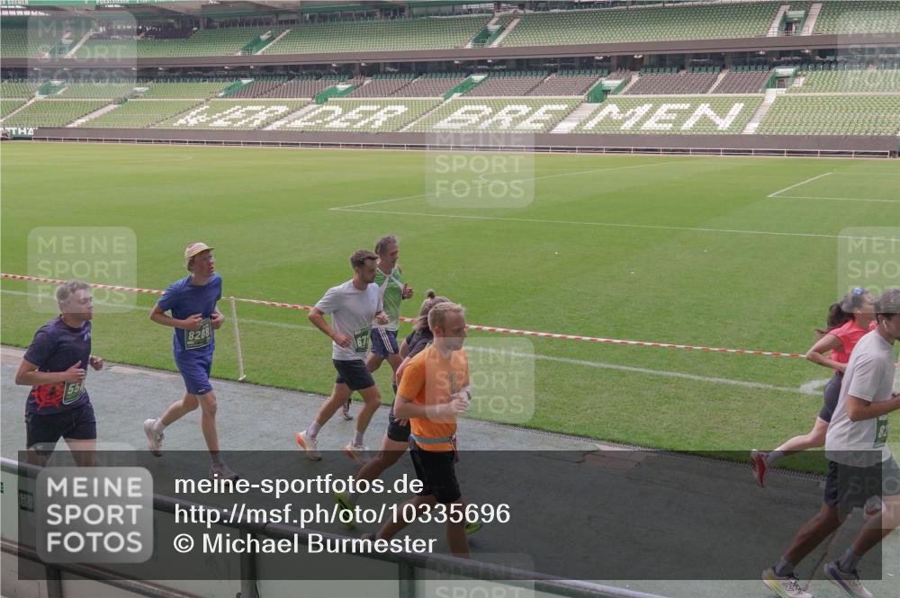 13.09.2026 - 21. swb-Marathon Bremen Michael Burmester http://msf.ph/oto/10335696 13.09.2026 13:10:40 Laufen im Stadion 164, 265, 373, 383, 391, 448, 532, 563, 581, 869, 898, 984, 1180, 1738, 1855, 1867, 1894, 1952, 1967, 2202, 2232, 2268, 2284, 2299, 2330, 2333, 2339, 2342, 2432, 2443, 2471, 2525, 2530, 2531, 2553, 2573, 2589, 2594, 2654, 2669, 2682, 2714, 2717, 2784, 2785, 2819, 2836, 2920, 2931, 2932, 3026, 3032, 3063, 3086, 3089, 3122, 3159, 3174, 3207, 3208, 3291, 3316, 3333, 3352, 3370, 3398, 3409, 3410, 3437, 3470, 3549, 3707, 3769, 3857, 109 meine-sportfotos.de