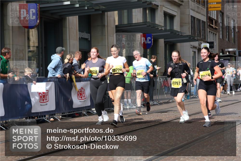 13.09.2026 - 21. swb-Marathon Bremen Strokosch-Dieckow http://msf.ph/oto/10335699 13.09.2026 11:04:42 Ziel 10198, 10315, 10370, 10465, 10718, 10729, 10741, 10800, 10850, 10855, 10856, 10940, 10975, 11006, 11105, 11133, 11272, 11281, 11395, 11518, 11584, 11722, 11757, 11900, 11939, 12002, 12005, 12064, 12099, 12235, 12335, 12420, 12493, 12495, 12498, 12500, 12502, 12522, 12563, 10160, 10198, 10245, 10283, 10481, 10526, 10711, 10755, 10877, 10940, 11114, 11214, 11215, 11248, 11364, 11366, 11410, 11592, 11705, 11740, 11761, 11991, 12005, 12009, 12929 meine-sportfotos.de