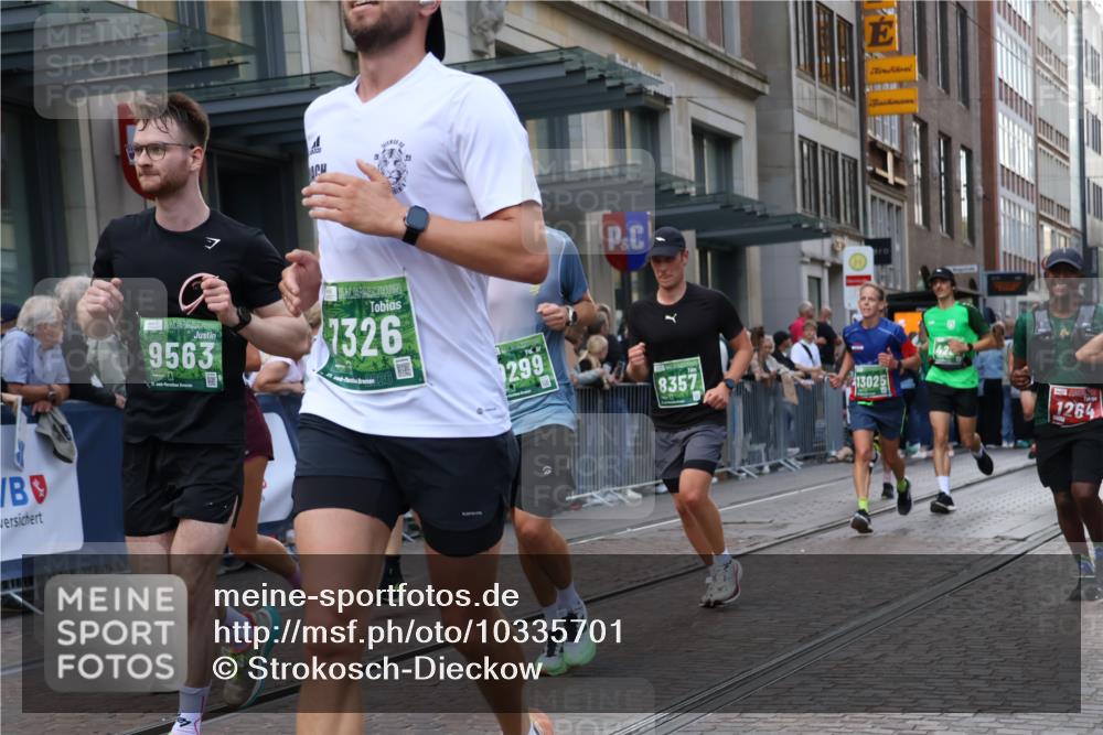 13.09.2026 - 21. swb-Marathon Bremen Strokosch-Dieckow http://msf.ph/oto/10335701 13.09.2026 13:25:02 Ziel 209, 260, 1119, 1166, 1436, 1448, 1650, 1658, 2046, 3105, 3168, 3187, 4294, 4459, 5755, 5814, 6113, 6380, 7252, 7306, 7326, 8357, 8695, 8769, 9036, 9073, 9299, 9360, 9460, 9468, 9493, 9563, 13025, 13088, 282, 972, 1080, 1264, 1516, 2280, 2322, 2761, 3015, 3105, 4091, 4113, 4198, 4262, 4277, 4507, 4918, 4973, 5664, 6079, 6360, 6544, 6626, 6807, 6943, 7409, 7854, 8245, 8853, 9073, 9152, 9360, 10103 meine-sportfotos.de