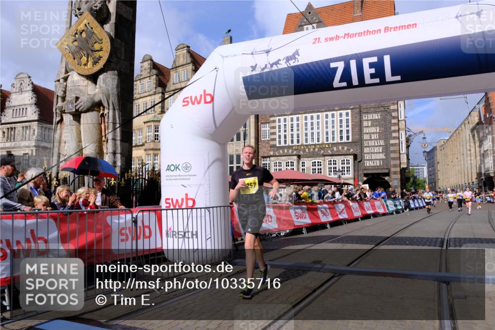 13.09.2026 - 21. swb-Marathon Bremen Tim E. http://msf.ph/oto/10335716 13.09.2026 11:07:15 Ziel 10156, 10360, 10378, 10663, 11066, 11257, 11439, 11684, 12124, 12219, 12249 meine-sportfotos.de