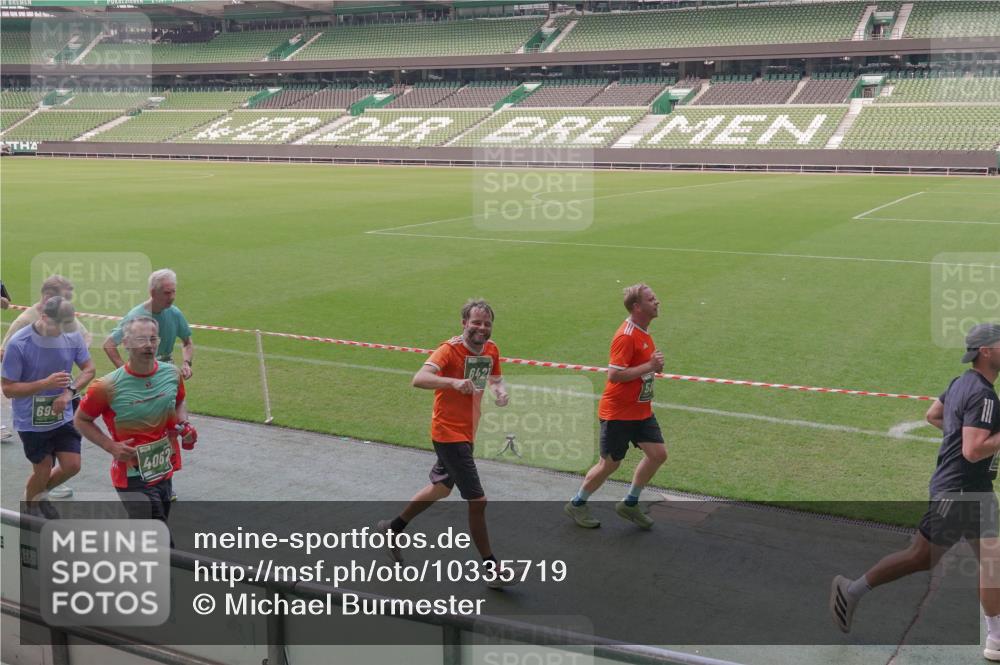 13.09.2026 - 21. swb-Marathon Bremen Michael Burmester http://msf.ph/oto/10335719 13.09.2026 13:10:43 Laufen im Stadion 164, 265, 373, 383, 391, 448, 532, 581, 869, 898, 984, 1180, 1738, 1855, 1867, 1894, 1952, 1967, 2202, 2232, 2268, 2281, 2284, 2299, 2330, 2333, 2339, 2342, 2432, 2443, 2471, 2525, 2530, 2531, 2553, 2573, 2589, 2594, 2654, 2669, 2682, 2714, 2717, 2784, 2785, 2804, 2819, 2836, 2920, 2931, 2932, 3026, 3032, 3063, 3086, 3089, 3122, 3159, 3174, 3207, 3208, 3291, 3316, 3333, 3352, 3370, 3398, 3409, 3410, 3470, 3549, 3707, 3769, 3857, 109 meine-sportfotos.de
