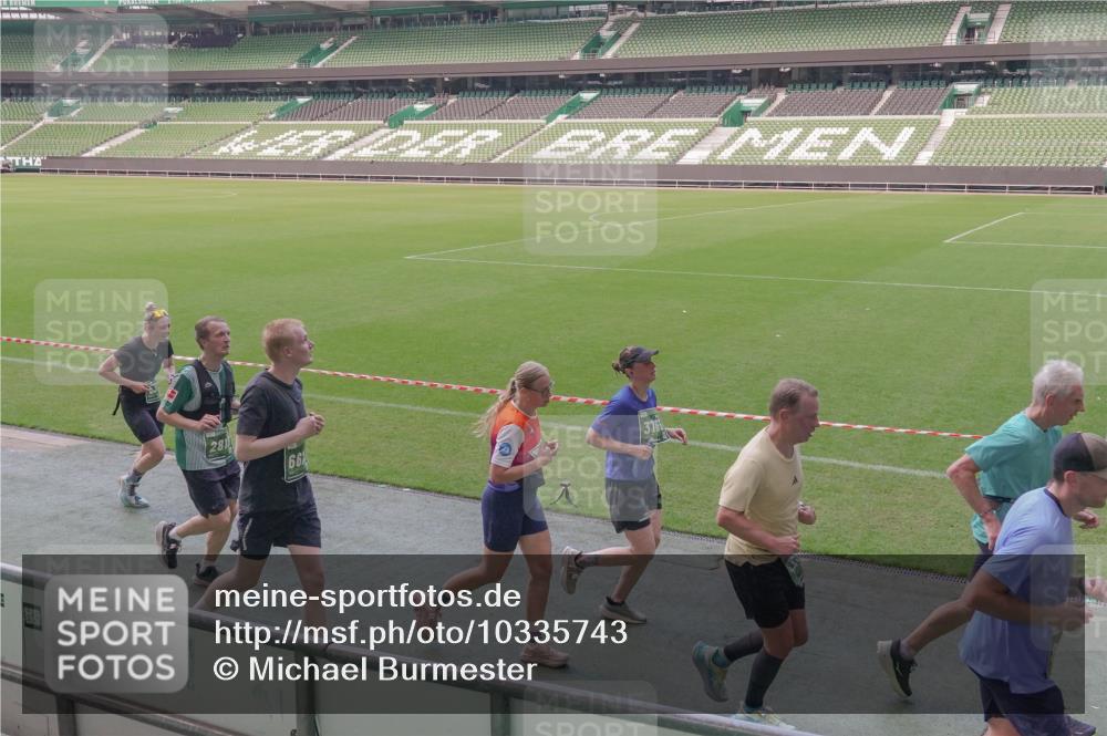 13.09.2026 - 21. swb-Marathon Bremen Michael Burmester http://msf.ph/oto/10335743 13.09.2026 13:10:45 Laufen im Stadion 164, 265, 373, 391, 448, 532, 581, 869, 898, 984, 1180, 1738, 1855, 1867, 1894, 1952, 1967, 2202, 2232, 2268, 2281, 2284, 2299, 2330, 2333, 2339, 2342, 2432, 2443, 2471, 2525, 2530, 2531, 2553, 2573, 2589, 2594, 2654, 2669, 2682, 2714, 2717, 2784, 2785, 2804, 2819, 2836, 2920, 2932, 3026, 3032, 3063, 3086, 3089, 3122, 3159, 3174, 3207, 3208, 3291, 3316, 3333, 3352, 3370, 3398, 3409, 3410, 3470, 3549, 3707, 3769, 109, 551 meine-sportfotos.de