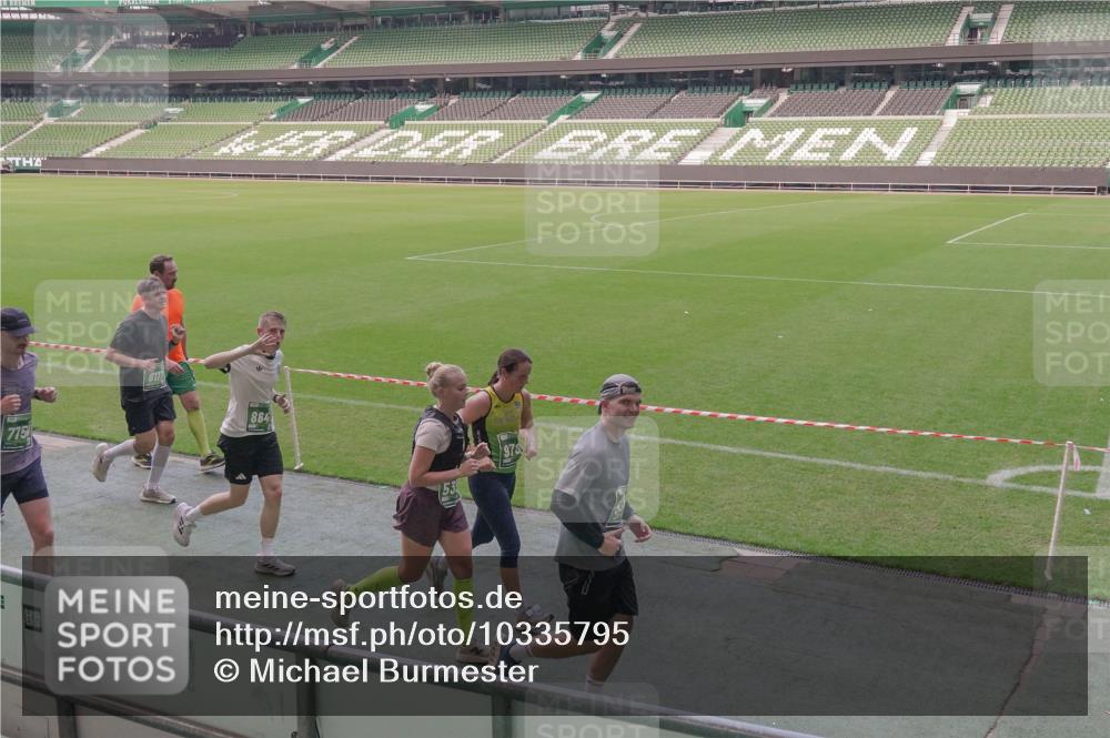 13.09.2026 - 21. swb-Marathon Bremen Michael Burmester http://msf.ph/oto/10335795 13.09.2026 13:10:51 Laufen im Stadion 164, 265, 373, 391, 448, 581, 869, 898, 984, 1180, 1738, 1855, 1867, 1894, 1952, 1967, 2202, 2232, 2268, 2281, 2284, 2299, 2330, 2333, 2339, 2342, 2353, 2432, 2443, 2471, 2525, 2530, 2531, 2553, 2573, 2589, 2594, 2654, 2669, 2682, 2714, 2717, 2784, 2785, 2804, 2819, 2836, 2907, 2920, 2932, 2976, 3026, 3032, 3063, 3082, 3086, 3089, 3122, 3159, 3174, 3207, 3208, 3291, 3316, 3333, 3352, 3370, 3398, 3409, 3410, 3470, 3549, 3707, 3769, 551 meine-sportfotos.de