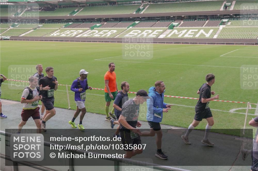 13.09.2026 - 21. swb-Marathon Bremen Michael Burmester http://msf.ph/oto/10335807 13.09.2026 13:10:53 Laufen im Stadion 164, 265, 373, 391, 448, 581, 703, 869, 898, 984, 1180, 1738, 1855, 1867, 1894, 1936, 1952, 1967, 2202, 2232, 2268, 2281, 2284, 2299, 2330, 2333, 2339, 2342, 2353, 2432, 2443, 2471, 2525, 2530, 2531, 2553, 2573, 2589, 2594, 2654, 2669, 2682, 2714, 2717, 2784, 2785, 2804, 2819, 2836, 2907, 2920, 2932, 2976, 3026, 3032, 3063, 3082, 3086, 3089, 3122, 3159, 3174, 3207, 3208, 3291, 3316, 3333, 3352, 3370, 3398, 3409, 3410, 3470, 3549, 3707, 3769, 551 meine-sportfotos.de