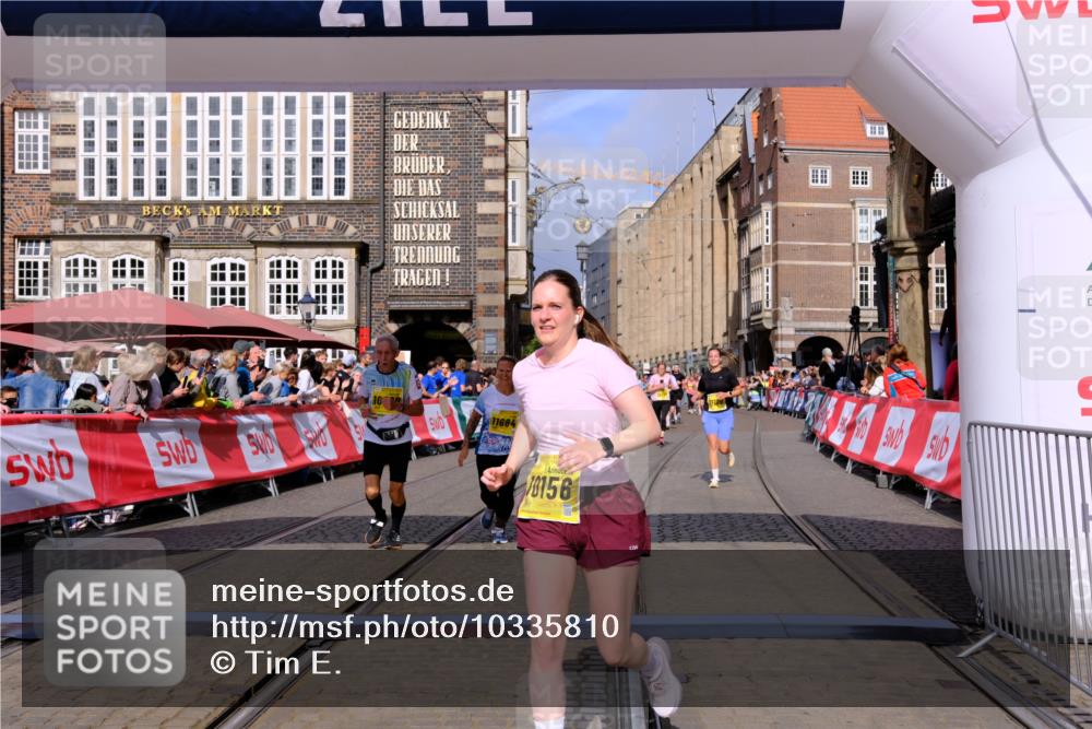 13.09.2026 - 21. swb-Marathon Bremen Tim E. http://msf.ph/oto/10335810 13.09.2026 11:07:22 Ziel 10156, 10360, 11100, 11257, 11393, 11439, 11600, 11684, 11696, 11822, 11823, 12255 meine-sportfotos.de