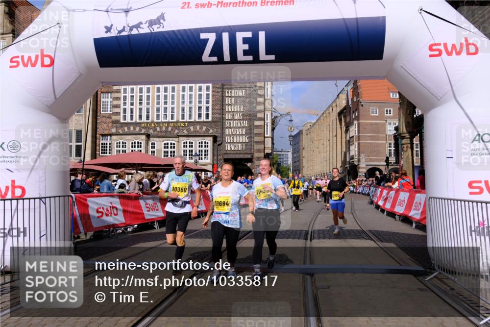 13.09.2026 - 21. swb-Marathon Bremen Tim E. http://msf.ph/oto/10335817 13.09.2026 11:07:23 Ziel 10156, 10360, 11100, 11257, 11393, 11439, 11600, 11684, 11696, 11822, 11823, 12255 meine-sportfotos.de