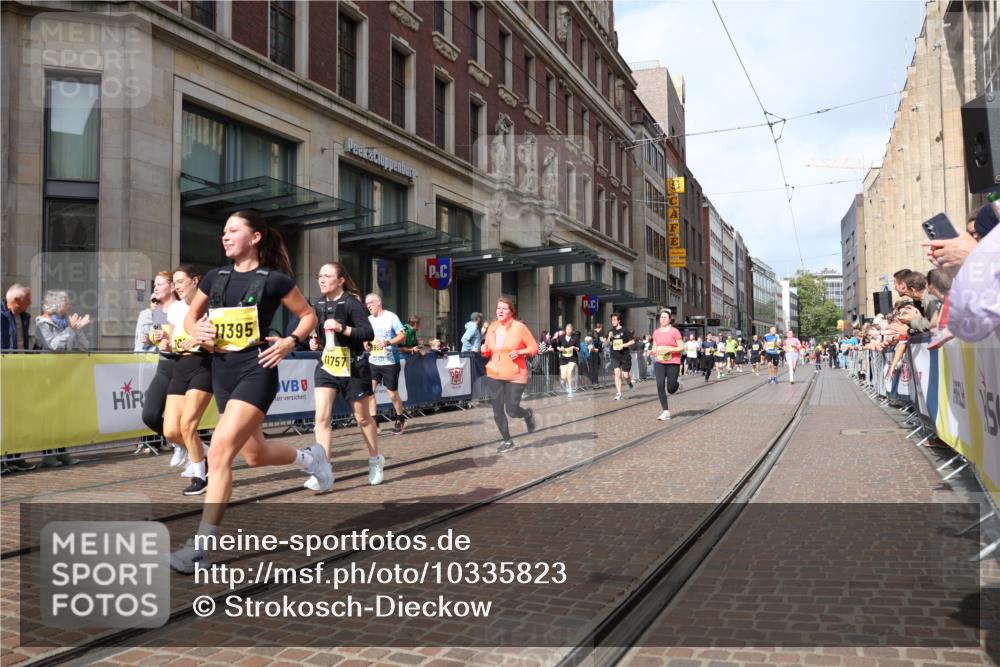13.09.2026 - 21. swb-Marathon Bremen Strokosch-Dieckow http://msf.ph/oto/10335823 13.09.2026 11:04:44 Ziel 10315, 10370, 10465, 10718, 10729, 10741, 10800, 10850, 10855, 10856, 10975, 10995, 11102, 11105, 11133, 11157, 11218, 11272, 11281, 11395, 11518, 11584, 11616, 11722, 11757, 11900, 11939, 12002, 12064, 12099, 12235, 12335, 12420, 12493, 12495, 12498, 12500, 12502, 12522, 12563, 10160, 10198, 10245, 10283, 10481, 10711, 10755, 10877, 10940, 11006, 11114, 11248, 11364, 11366, 11410, 11592, 11705, 11761, 11991, 12005, 12009, 12929 meine-sportfotos.de