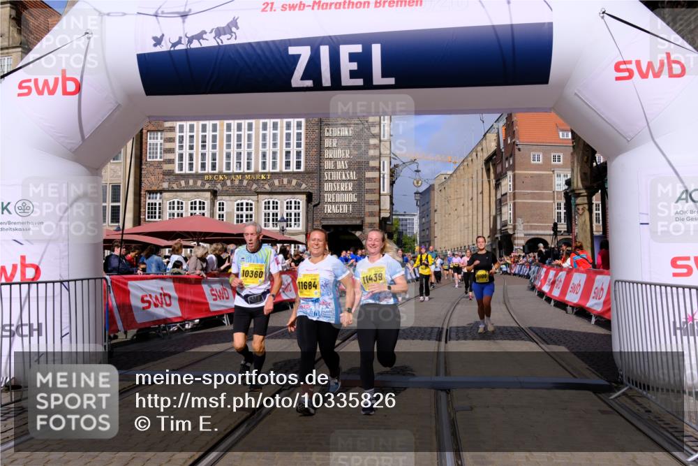 13.09.2026 - 21. swb-Marathon Bremen Tim E. http://msf.ph/oto/10335826 13.09.2026 11:07:23 Ziel 10156, 10360, 11100, 11257, 11393, 11439, 11600, 11684, 11696, 11822, 11823, 12255 meine-sportfotos.de