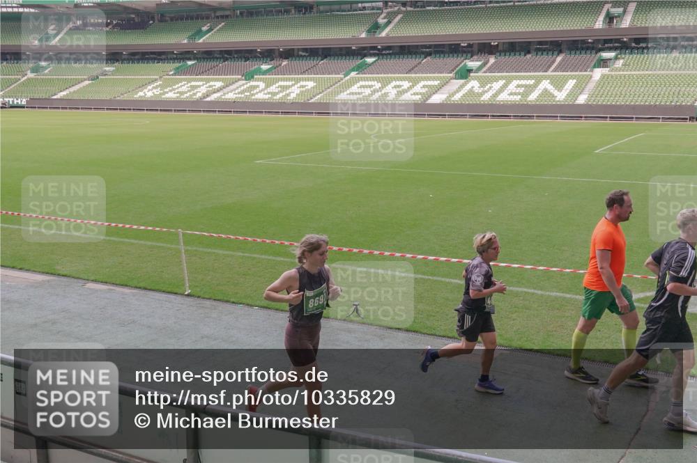 13.09.2026 - 21. swb-Marathon Bremen Michael Burmester http://msf.ph/oto/10335829 13.09.2026 13:10:56 Laufen im Stadion 164, 265, 373, 391, 448, 581, 703, 869, 984, 1180, 1738, 1855, 1867, 1894, 1936, 1952, 1967, 2202, 2232, 2268, 2281, 2284, 2299, 2330, 2333, 2339, 2342, 2353, 2432, 2443, 2525, 2530, 2531, 2553, 2573, 2589, 2594, 2654, 2659, 2669, 2682, 2714, 2717, 2784, 2785, 2804, 2819, 2822, 2836, 2907, 2920, 2932, 2976, 3026, 3027, 3032, 3063, 3082, 3086, 3089, 3122, 3159, 3174, 3207, 3208, 3291, 3328, 3333, 3352, 3370, 3398, 3409, 3410, 3470, 3549, 3769, 551 meine-sportfotos.de