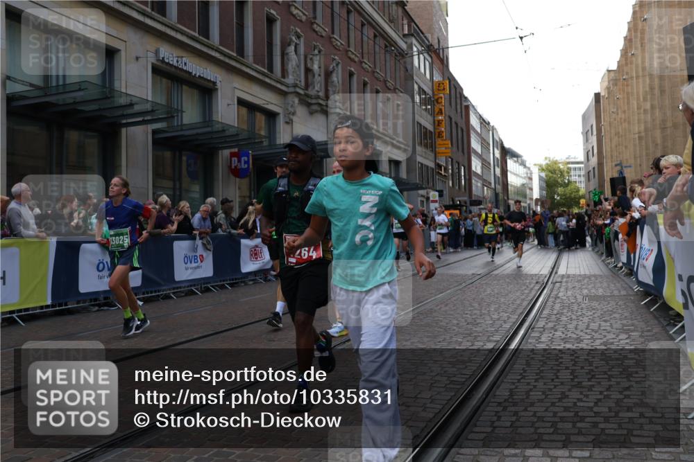 13.09.2026 - 21. swb-Marathon Bremen Strokosch-Dieckow http://msf.ph/oto/10335831 13.09.2026 13:25:05 Ziel 209, 260, 1119, 1436, 1650, 1658, 2046, 3168, 3187, 4294, 4459, 5755, 5814, 6113, 6380, 7252, 7306, 7326, 8357, 8545, 8695, 8769, 9036, 9299, 9460, 9468, 9506, 9563, 13025, 972, 1080, 1166, 1264, 1448, 2322, 2761, 3015, 3105, 4091, 4113, 4198, 4262, 4507, 4918, 4973, 5664, 6079, 6360, 6544, 6807, 6943, 7409, 7854, 8245, 8853, 9073, 9152, 9360, 9493, 10103, 13088 meine-sportfotos.de