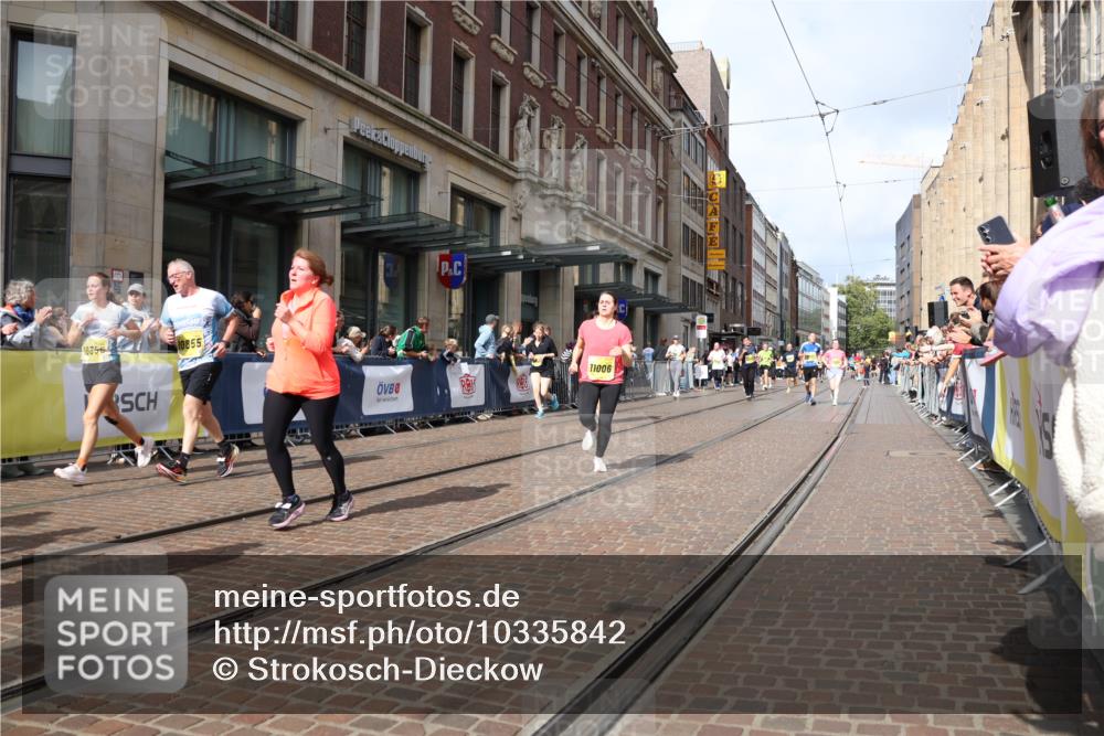 13.09.2026 - 21. swb-Marathon Bremen Strokosch-Dieckow http://msf.ph/oto/10335842 13.09.2026 11:04:46 Ziel 10315, 10370, 10465, 10576, 10718, 10729, 10741, 10800, 10850, 10855, 10856, 10975, 10995, 11102, 11105, 11133, 11157, 11218, 11272, 11281, 11326, 11395, 11518, 11584, 11616, 11722, 11757, 11900, 11939, 12002, 12011, 12064, 12079, 12080, 12099, 12235, 12335, 12420, 12522, 10160, 10198, 10283, 10315, 10481, 10711, 10755, 10856, 10877, 10940, 11006, 11114, 11364, 11366, 11395, 11592, 11705, 11757, 11761, 11991, 12005 meine-sportfotos.de