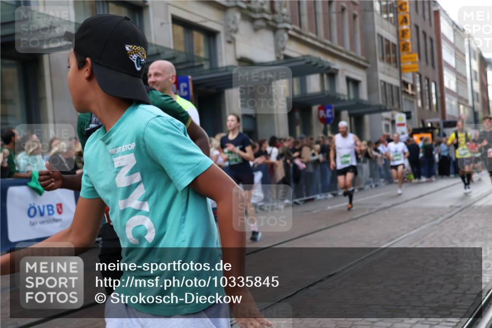 13.09.2026 - 21. swb-Marathon Bremen Strokosch-Dieckow http://msf.ph/oto/10335845 13.09.2026 13:25:05 Ziel 209, 260, 1119, 1436, 1650, 1658, 2046, 3168, 3187, 4294, 4459, 5755, 5814, 6113, 6380, 7252, 7306, 7326, 8357, 8545, 8695, 8769, 9036, 9299, 9460, 9468, 9506, 9563, 13025, 972, 1080, 1166, 1264, 1448, 2322, 2761, 3015, 3105, 4091, 4113, 4198, 4262, 4507, 4918, 4973, 5664, 6079, 6360, 6544, 6807, 6943, 7409, 7854, 8245, 8853, 9073, 9152, 9360, 9493, 10103, 13088 meine-sportfotos.de