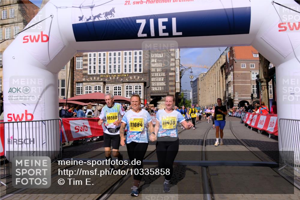 13.09.2026 - 21. swb-Marathon Bremen Tim E. http://msf.ph/oto/10335858 13.09.2026 11:07:24 Ziel 10156, 10360, 11100, 11257, 11393, 11439, 11600, 11684, 11696, 11759, 11822, 11823, 12255 meine-sportfotos.de