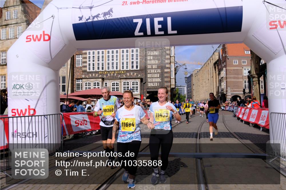 13.09.2026 - 21. swb-Marathon Bremen Tim E. http://msf.ph/oto/10335868 13.09.2026 11:07:24 Ziel 10156, 10360, 11100, 11257, 11393, 11439, 11600, 11684, 11696, 11759, 11822, 11823, 12255 meine-sportfotos.de