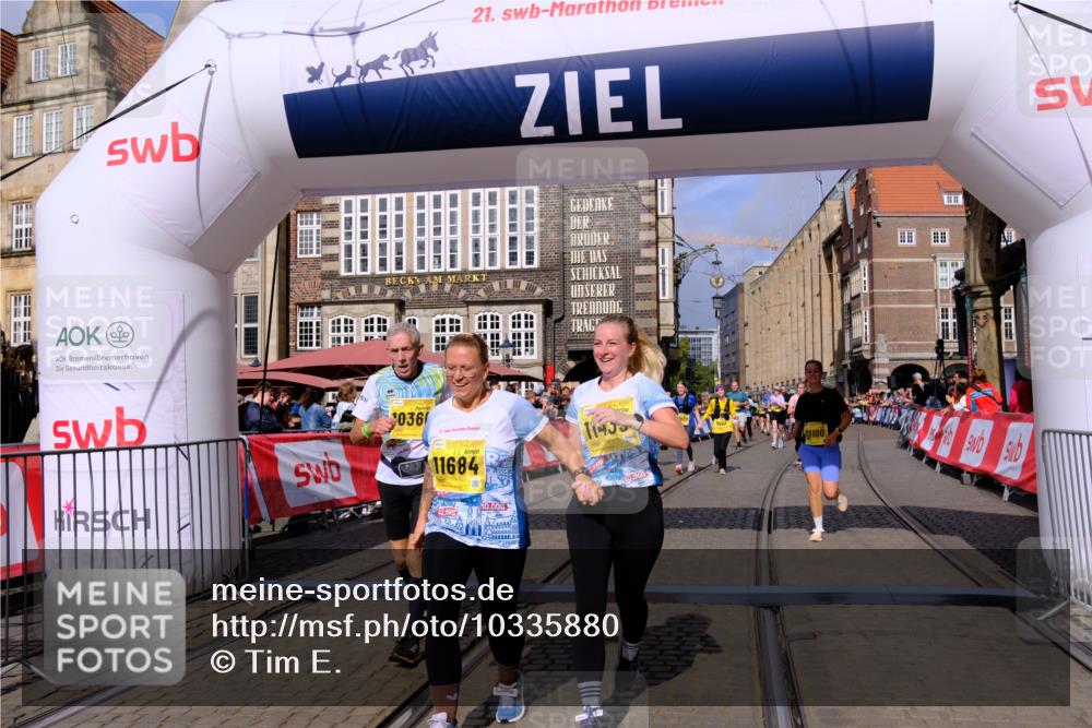 13.09.2026 - 21. swb-Marathon Bremen Tim E. http://msf.ph/oto/10335880 13.09.2026 11:07:24 Ziel 10156, 10360, 11100, 11257, 11393, 11439, 11600, 11684, 11696, 11759, 11822, 11823, 12255 meine-sportfotos.de