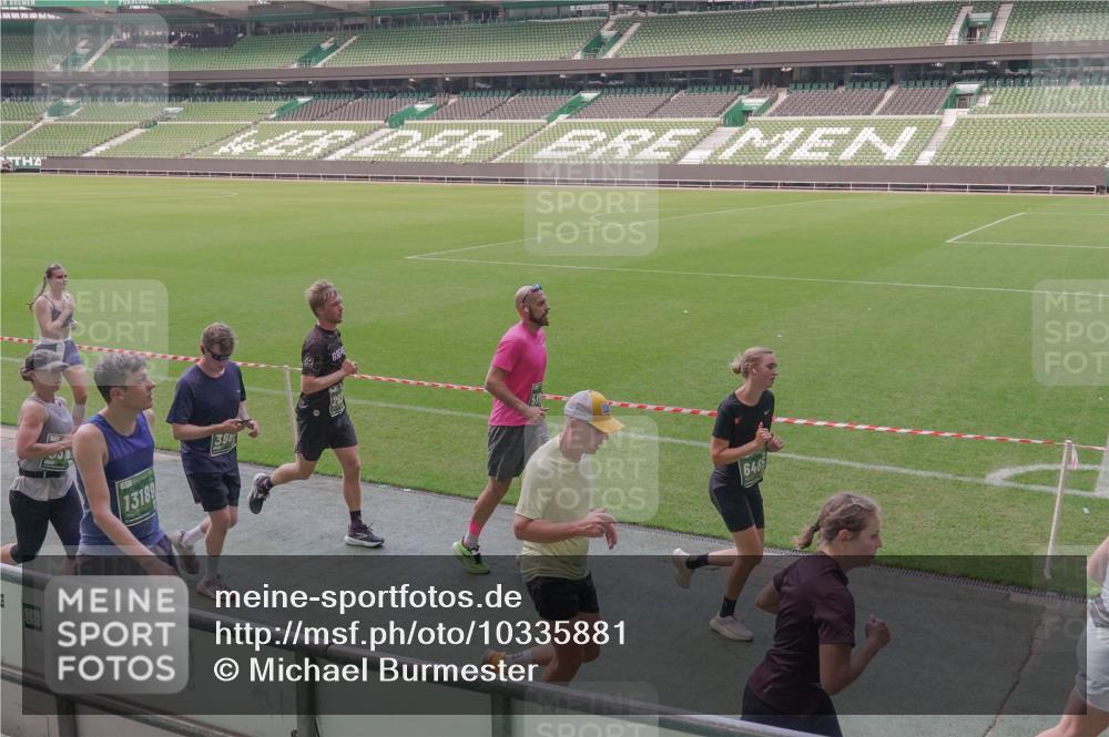 13.09.2026 - 21. swb-Marathon Bremen Michael Burmester http://msf.ph/oto/10335881 13.09.2026 13:11:01 Laufen im Stadion 164, 265, 373, 448, 581, 703, 869, 984, 1113, 1180, 1738, 1851, 1855, 1867, 1894, 1936, 1952, 1967, 2202, 2232, 2268, 2281, 2284, 2299, 2330, 2333, 2339, 2342, 2353, 2426, 2432, 2443, 2530, 2531, 2553, 2573, 2589, 2594, 2654, 2659, 2669, 2682, 2714, 2717, 2784, 2785, 2804, 2819, 2822, 2836, 2907, 2920, 2932, 2976, 3026, 3027, 3032, 3063, 3079, 3082, 3086, 3089, 3122, 3159, 3174, 3207, 3208, 3291, 3328, 3352, 3370, 3409, 3410, 3470, 3549, 3769, 551 meine-sportfotos.de