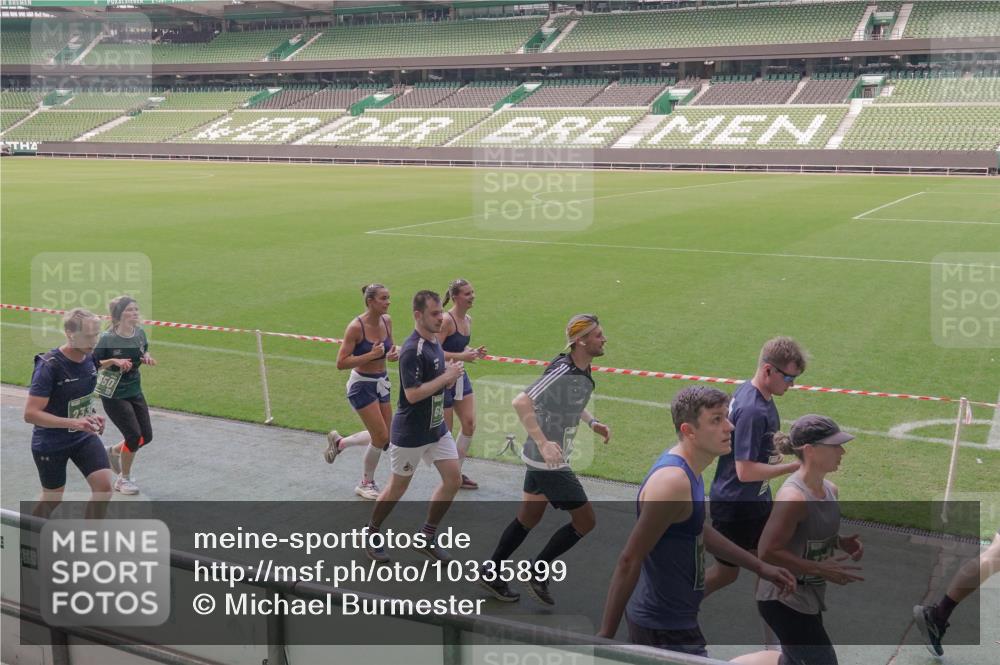 13.09.2026 - 21. swb-Marathon Bremen Michael Burmester http://msf.ph/oto/10335899 13.09.2026 13:11:02 Laufen im Stadion 164, 265, 373, 448, 581, 703, 869, 984, 1113, 1180, 1738, 1851, 1855, 1867, 1894, 1936, 1952, 1967, 2202, 2232, 2268, 2281, 2284, 2299, 2330, 2333, 2339, 2342, 2353, 2426, 2432, 2443, 2530, 2531, 2553, 2573, 2589, 2594, 2654, 2659, 2669, 2682, 2714, 2717, 2784, 2785, 2804, 2819, 2822, 2836, 2907, 2920, 2932, 2976, 3026, 3027, 3063, 3079, 3082, 3086, 3089, 3122, 3159, 3174, 3207, 3208, 3291, 3328, 3352, 3370, 3409, 3410, 3470, 3549, 3769, 551 meine-sportfotos.de