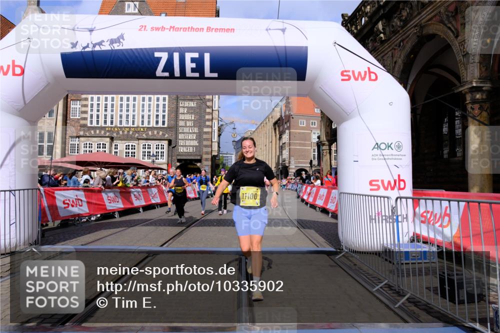 13.09.2026 - 21. swb-Marathon Bremen Tim E. http://msf.ph/oto/10335902 13.09.2026 11:07:26 Ziel 10156, 10360, 11100, 11246, 11257, 11393, 11439, 11600, 11684, 11696, 11759, 11822, 11823, 12255 meine-sportfotos.de
