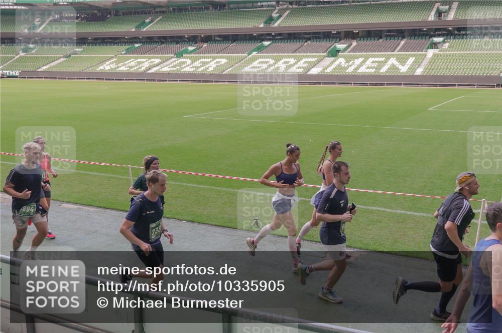 13.09.2026 - 21. swb-Marathon Bremen Michael Burmester http://msf.ph/oto/10335905 13.09.2026 13:11:03 Laufen im Stadion 164, 265, 373, 448, 581, 703, 869, 984, 1113, 1180, 1738, 1851, 1855, 1867, 1894, 1936, 1952, 1967, 2202, 2232, 2268, 2281, 2284, 2299, 2330, 2333, 2339, 2342, 2353, 2426, 2432, 2443, 2530, 2531, 2553, 2573, 2589, 2594, 2654, 2659, 2669, 2682, 2714, 2717, 2784, 2785, 2804, 2819, 2822, 2836, 2907, 2920, 2932, 2976, 3026, 3027, 3063, 3079, 3082, 3086, 3089, 3122, 3159, 3174, 3207, 3208, 3291, 3328, 3349, 3352, 3370, 3409, 3410, 3470, 3549, 3769, 551 meine-sportfotos.de