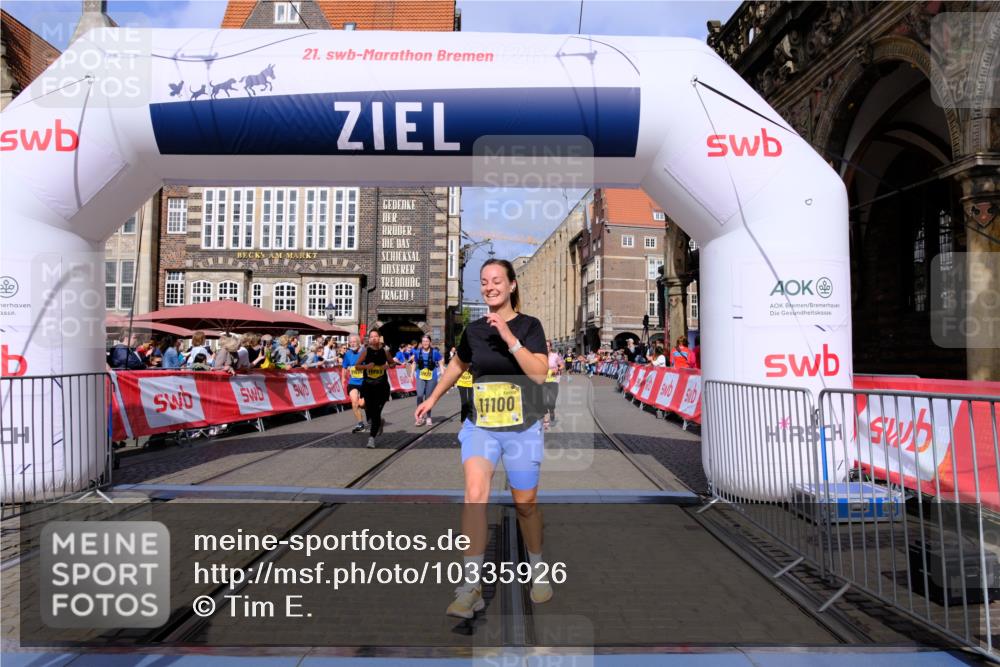 13.09.2026 - 21. swb-Marathon Bremen Tim E. http://msf.ph/oto/10335926 13.09.2026 11:07:26 Ziel 10156, 10360, 11100, 11246, 11257, 11393, 11439, 11600, 11684, 11696, 11759, 11822, 11823, 12255 meine-sportfotos.de